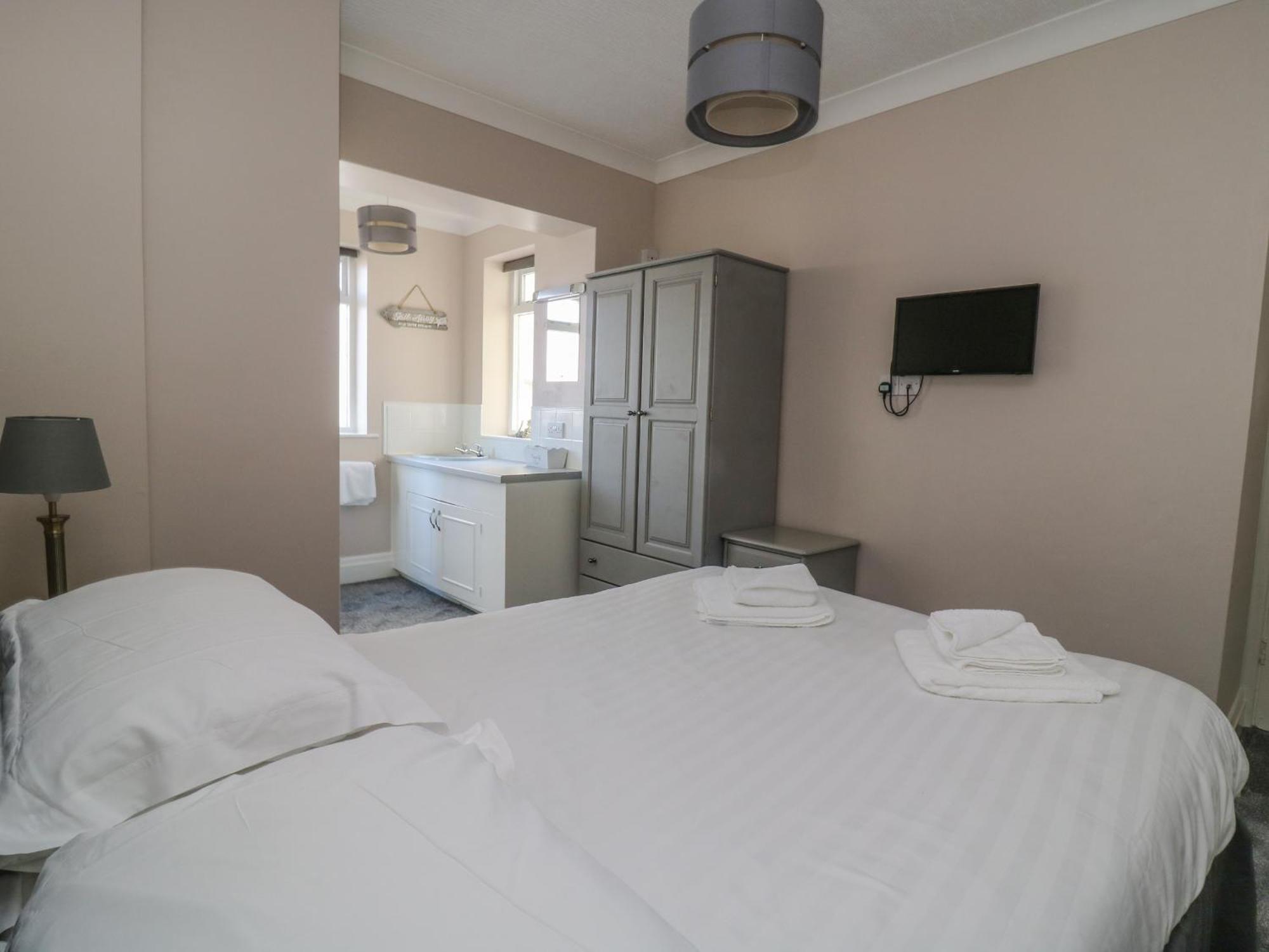 North Beach Lodge Скарбъро Екстериор снимка