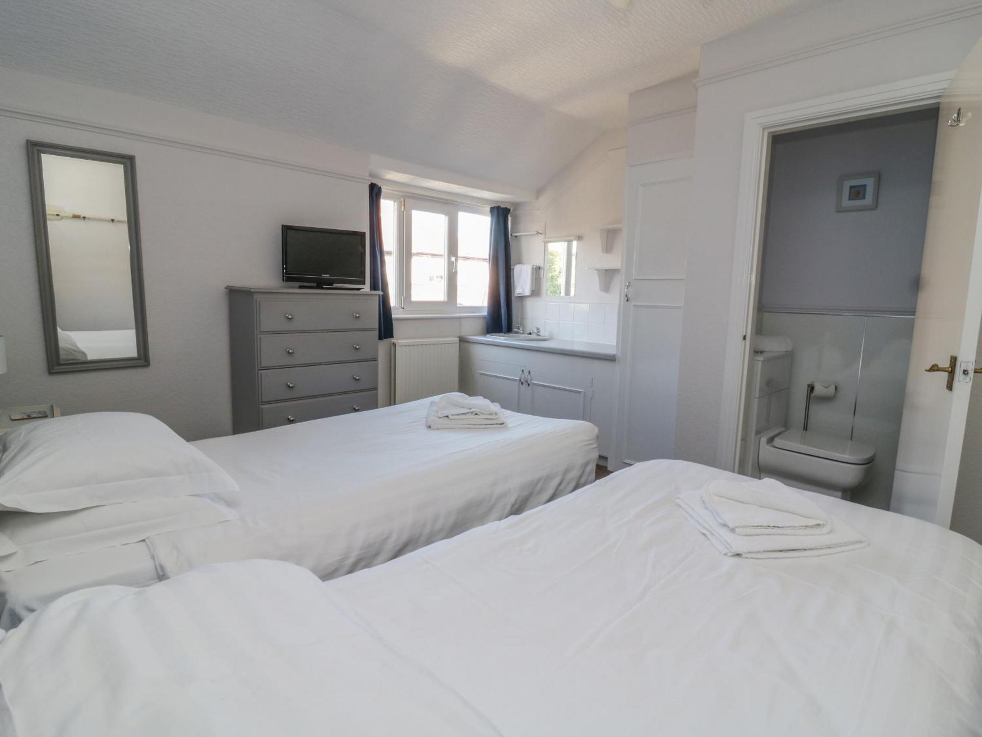 North Beach Lodge Скарбъро Екстериор снимка