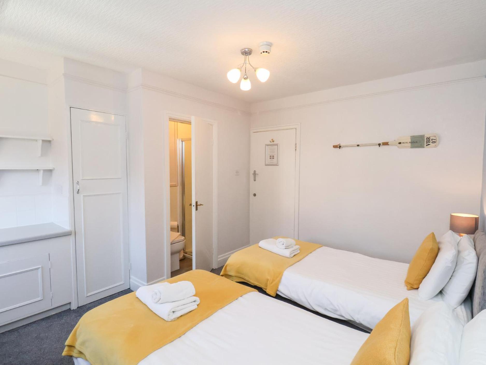 North Beach Lodge Скарбъро Екстериор снимка