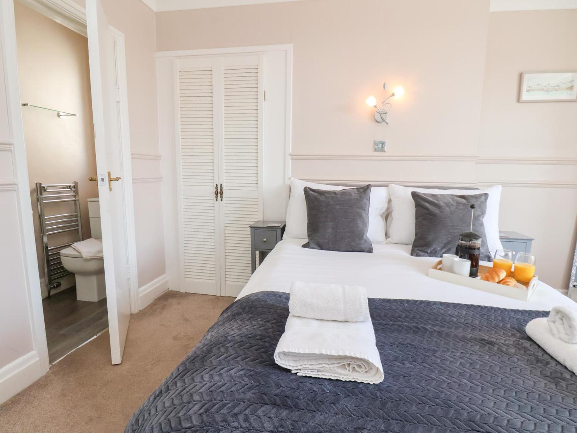 North Beach Lodge Скарбъро Екстериор снимка